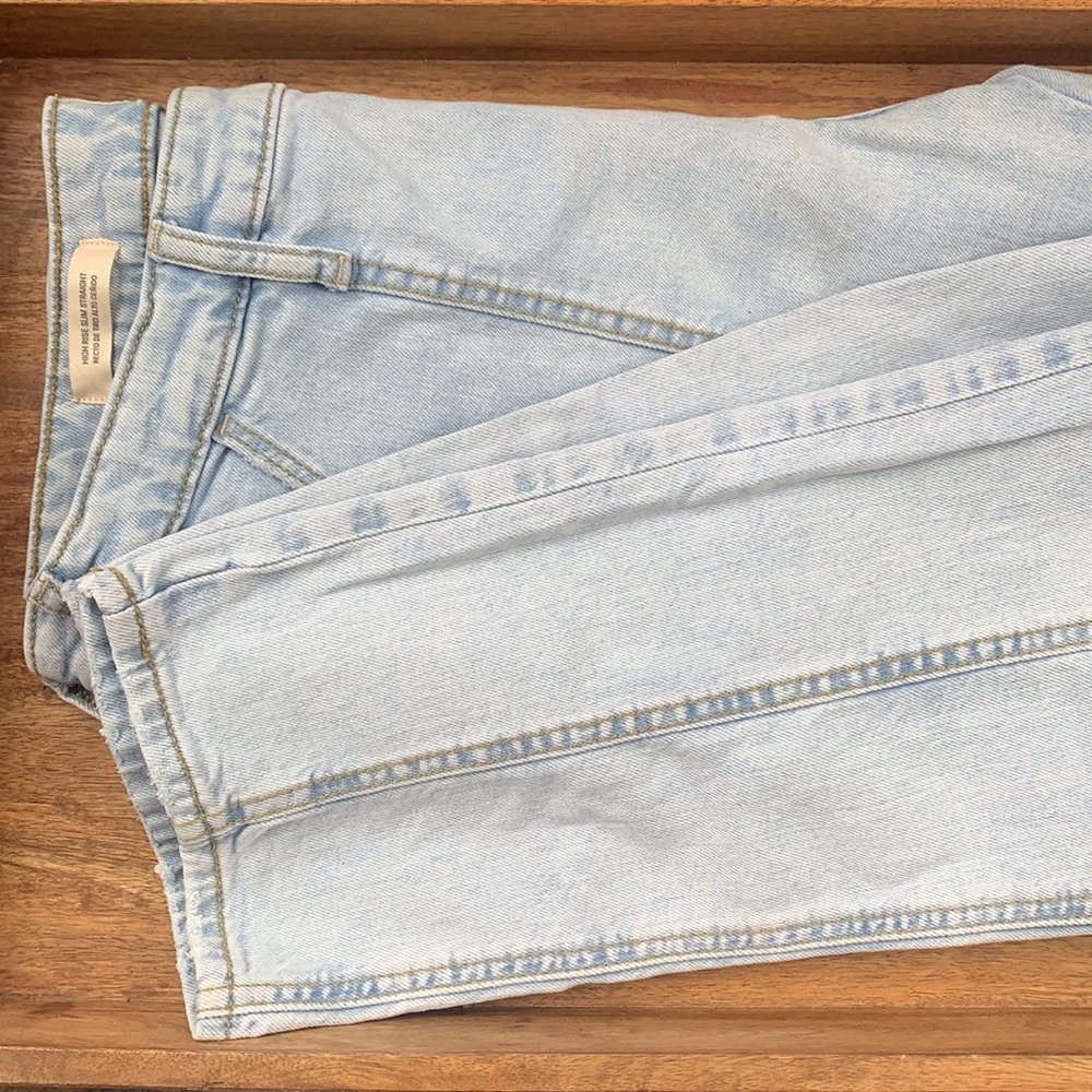 Universal Thread Slim Straight Trending Jean! - image 2